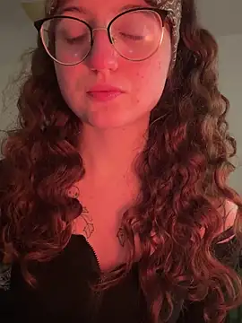 Snapshot of _foxygirl_ chatting on December 4, 9:24 pm  foxygirl  online show from December 4, 9:24 pm