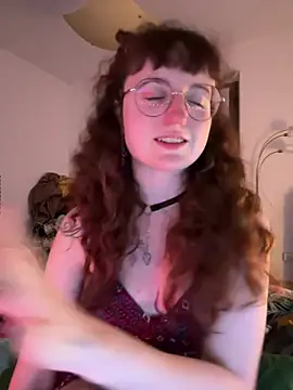 Snapshot of _foxygirl_ chatting on March 9, 6:43 pm  foxygirl  online show from March 9, 6:43 pm