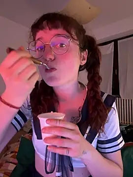 Snapshot of _foxygirl_ chatting on March 15, 6:10 pm  foxygirl  online show from March 15, 6:10 pm