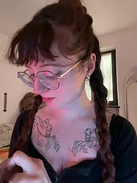 Snapshot of _foxygirl_ chatting on March 22, 5:09 pm  foxygirl  online show from March 22, 5:09 pm