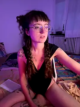 Snapshot of _foxygirl_ chatting on October 16, 5:03 pm  foxygirl  online show from October 16, 5:03 pm