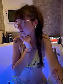 Snapshot of _foxygirl_ chatting on November 12, 2:17 pm foxygirl online show from November 12, 2:17 pm