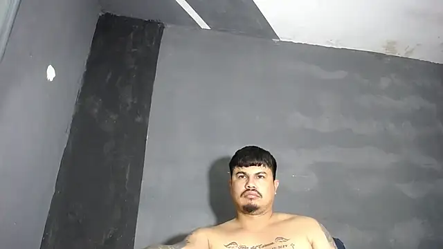 Snapshot of DickMasterfindom chatting on October 23, 4:01 am DickMasterfindom online show from October 23, 4:01 am