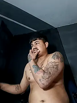 Snapshot of DickMasterfindom chatting on November 24, 11:26 pm DickMasterfindom online show from November 24, 11:26 pm