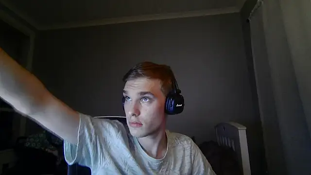 Snapshot of bluegaze6 chatting on November 18, 11:03 am bluegaze6 online show from November 18, 11:03 am