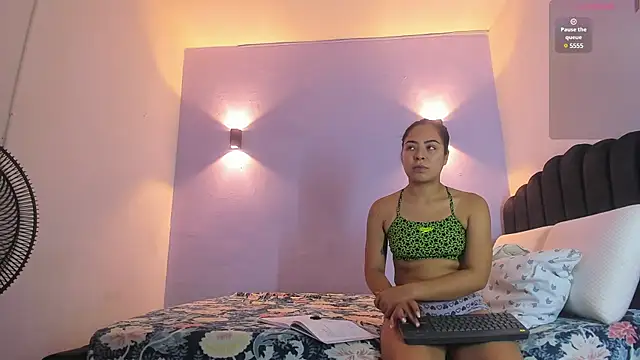 Sofia Clauss  online show from January 5, 4:36 am