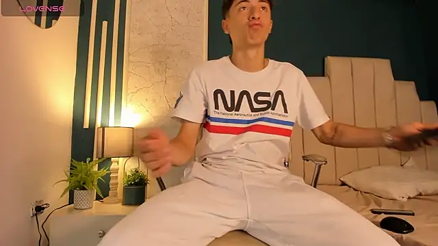 Snapshot of AlessandroDybala chatting on January 18, 11:43 am AlessandroDybala online show from January 18, 11:43 am