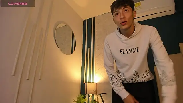 Snapshot of AlessandroDybala chatting on January 21, 12:18 pm AlessandroDybala online show from January 21, 12:18 pm