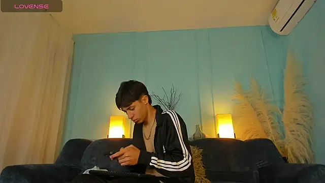 Snapshot of AlessandroDybala chatting on January 23, 12:19 pm AlessandroDybala online show from January 23, 12:19 pm