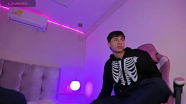 Snapshot of AlessandroDybala chatting on January 25, 12:26 pm AlessandroDybala online show from January 25, 12:26 pm