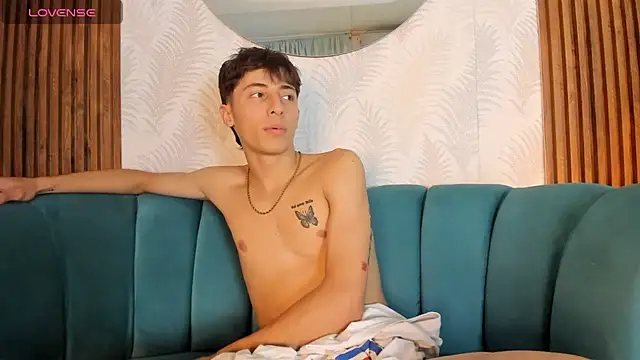 Snapshot of AlessandroDybala chatting on February 5, 5:42 pm AlessandroDybala online show from February 5, 5:42 pm