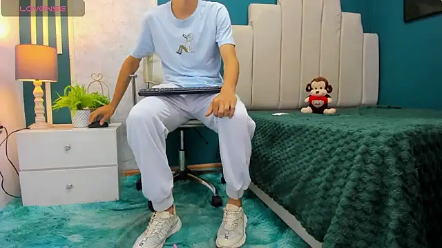 Snapshot of AlessandroDybala chatting on February 13, 11:50 am AlessandroDybala online show from February 13, 11:50 am