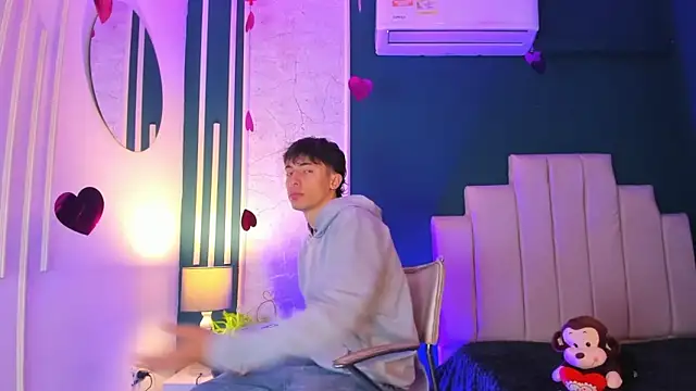 Snapshot of AlessandroDybala chatting on February 15, 12:11 pm AlessandroDybala online show from February 15, 12:11 pm