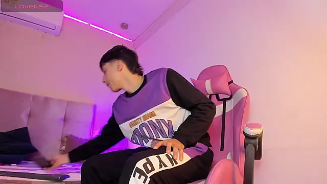 Snapshot of AlessandroDybala chatting on February 18, 11:44 am AlessandroDybala online show from February 18, 11:44 am