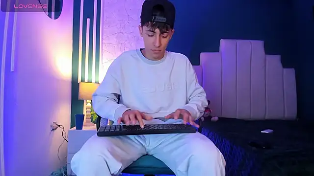 Snapshot of AlessandroDybala chatting on February 19, 11:49 am AlessandroDybala online show from February 19, 11:49 am