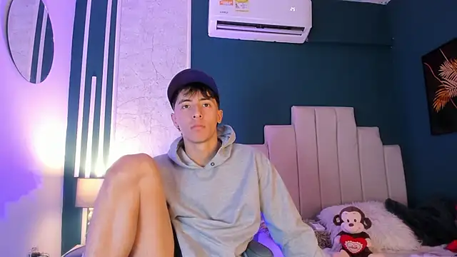 Snapshot of AlessandroDybala chatting on February 21, 3:21 pm AlessandroDybala online show from February 21, 3:21 pm