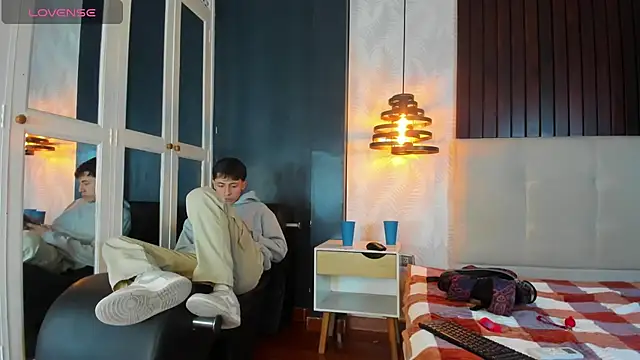 Snapshot of AlessandroDybala chatting on February 23, 3:18 pm AlessandroDybala online show from February 23, 3:18 pm