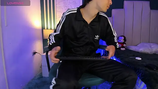 Snapshot of AlessandroDybala chatting on February 26, 12:14 pm AlessandroDybala online show from February 26, 12:14 pm