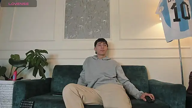 Snapshot of AlessandroDybala chatting on March 8, 3:13 pm AlessandroDybala online show from March 8, 3:13 pm