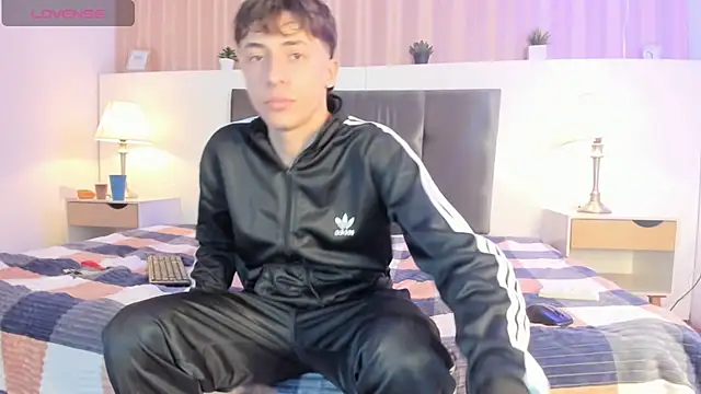 Snapshot of AlessandroDybala chatting on March 10, 3:41 pm AlessandroDybala online show from March 10, 3:41 pm