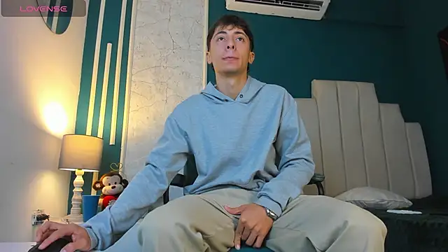 Snapshot of AlessandroDybala chatting on March 18, 12:03 pm AlessandroDybala online show from March 18, 12:03 pm