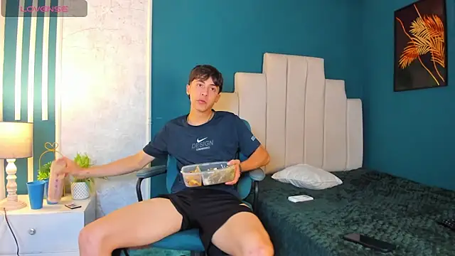 Snapshot of AlessandroDybala chatting on March 18, 5:21 pm AlessandroDybala online show from March 18, 5:21 pm