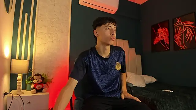 Snapshot of AlessandroDybala chatting on March 20, 12:00 pm AlessandroDybala online show from March 20, 12:00 pm