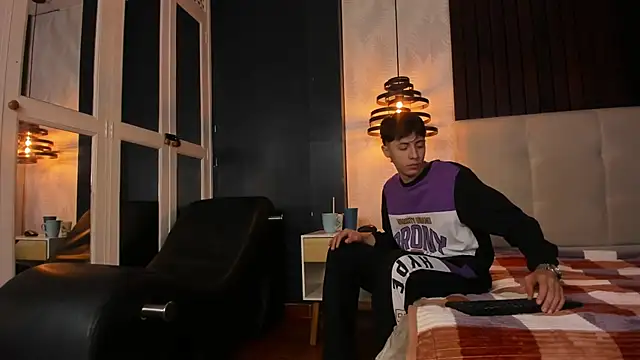 Snapshot of AlessandroDybala chatting on March 21, 11:55 am AlessandroDybala online show from March 21, 11:55 am