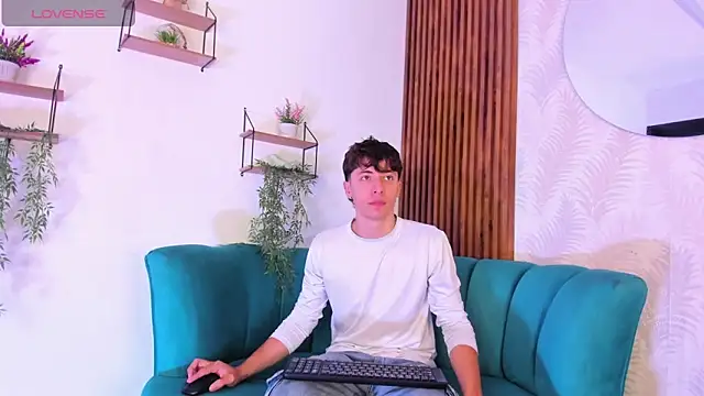 Snapshot of AlessandroDybala chatting on September 24, 11:46 am AlessandroDybala online show from September 24, 11:46 am