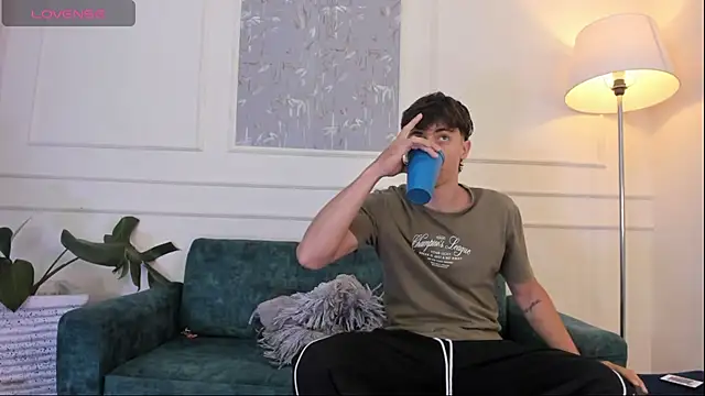 Snapshot of AlessandroDybala chatting on October 8, 12:03 pm AlessandroDybala online show from October 8, 12:03 pm