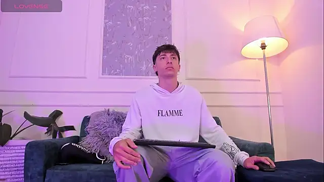 Snapshot of AlessandroDybala chatting on October 9, 12:03 pm AlessandroDybala online show from October 9, 12:03 pm