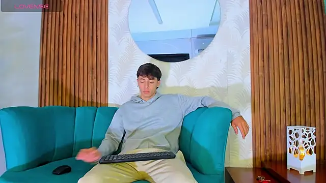 Snapshot of AlessandroDybala chatting on October 12, 12:37 pm AlessandroDybala online show from October 12, 12:37 pm