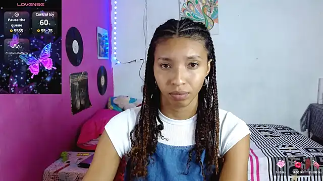 Snapshot of sensitive_brunette chatting on February 5, 11:28 pm sensitive brunette online show from February 5, 11:28 pm