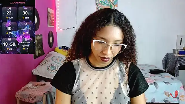 Snapshot of sensitive_brunette chatting on February 18, 8:03 pm sensitive brunette online show from February 18, 8:03 pm