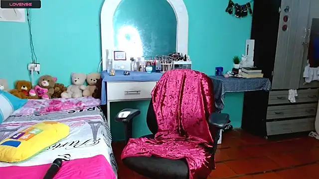 Snapshot of sensitive_brunette chatting on November 14, 1:43 pm sensitive brunette online show from November 14, 1:43 pm