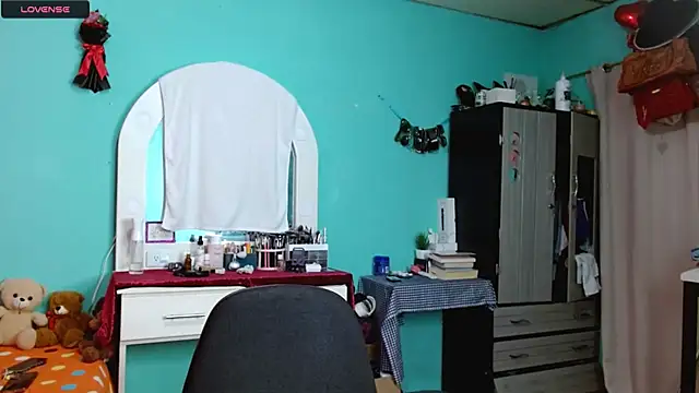 Snapshot of sensitive_brunette chatting on November 27, 6:43 pm sensitive brunette online show from November 27, 6:43 pm