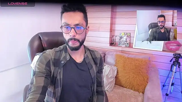 Snapshot of Tom_cooper_ chatting on February 7, 1:11 pm Tom cooper online show from February 7, 1:11 pm