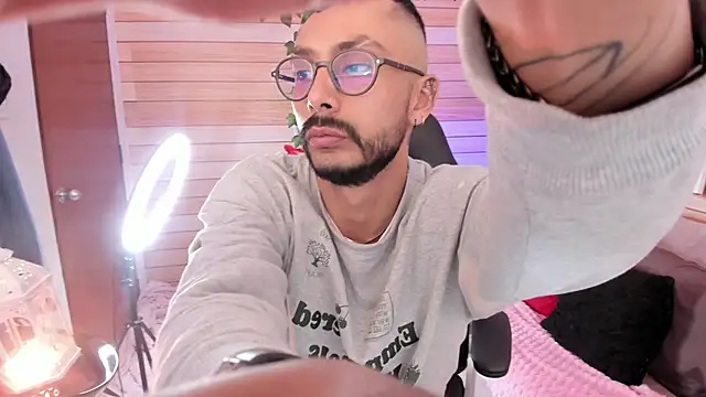 Snapshot of Tom_cooper_ chatting on February 21, 1:00 pm Tom cooper online show from February 21, 1:00 pm