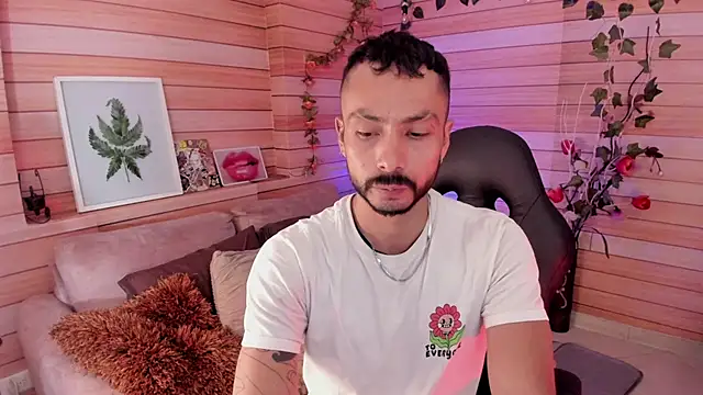 Snapshot of Tom_cooper_ chatting on February 26, 1:19 pm Tom cooper online show from February 26, 1:19 pm