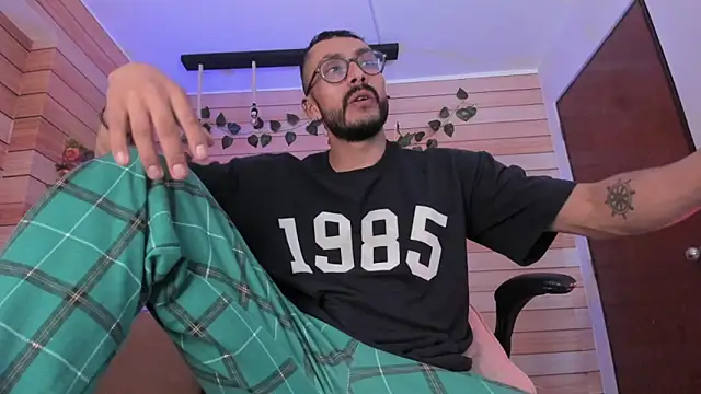 Snapshot of Tom_cooper_ chatting on February 28, 7:14 pm Tom cooper online show from February 28, 7:14 pm