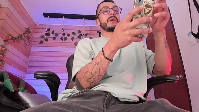 Snapshot of Tom_cooper_ chatting on March 7, 1:18 pm Tom cooper online show from March 7, 1:18 pm