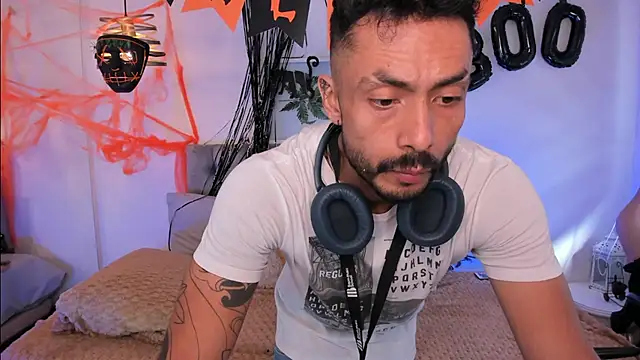 Snapshot of Tom_cooper_ chatting on October 18, 12:50 pm Tom cooper online show from October 18, 12:50 pm