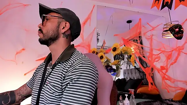 Snapshot of Tom_cooper_ chatting on October 27, 12:42 pm Tom cooper online show from October 27, 12:42 pm