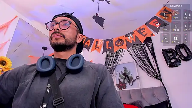 Snapshot of Tom_cooper_ chatting on October 31, 12:28 pm Tom cooper online show from October 31, 12:28 pm