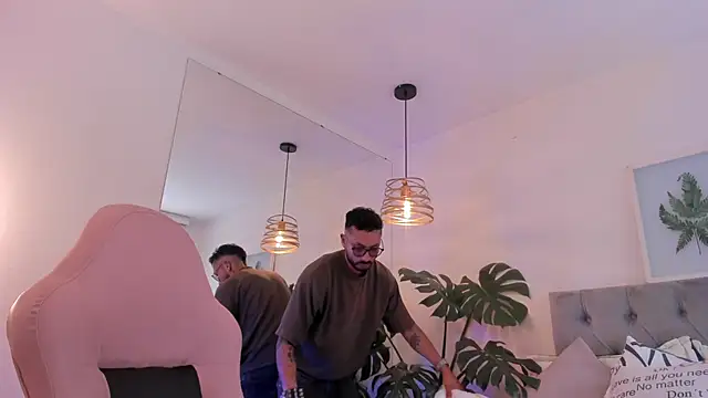 Snapshot of Tom_cooper_ chatting on November 9, 1:20 pm Tom cooper online show from November 9, 1:20 pm