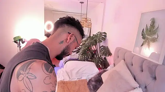 Snapshot of Tom_cooper_ chatting on November 19, 12:49 pm Tom cooper online show from November 19, 12:49 pm