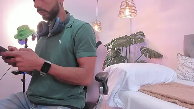 Snapshot of Tom_cooper_ chatting on November 21, 1:21 pm Tom cooper online show from November 21, 1:21 pm