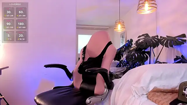 Snapshot of Tom_cooper_ chatting on December 4, 1:09 pm Tom cooper online show from December 4, 1:09 pm