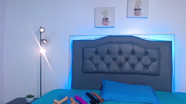 Snapshot of candy_lux_ chatting on November 26, 7:04 pm candy lux online show from November 26, 7:04 pm