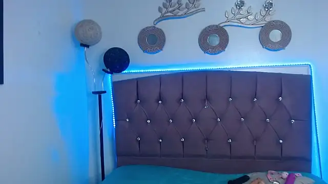 Snapshot of candy_lux_ chatting on November 30, 7:07 pm candy lux online show from November 30, 7:07 pm